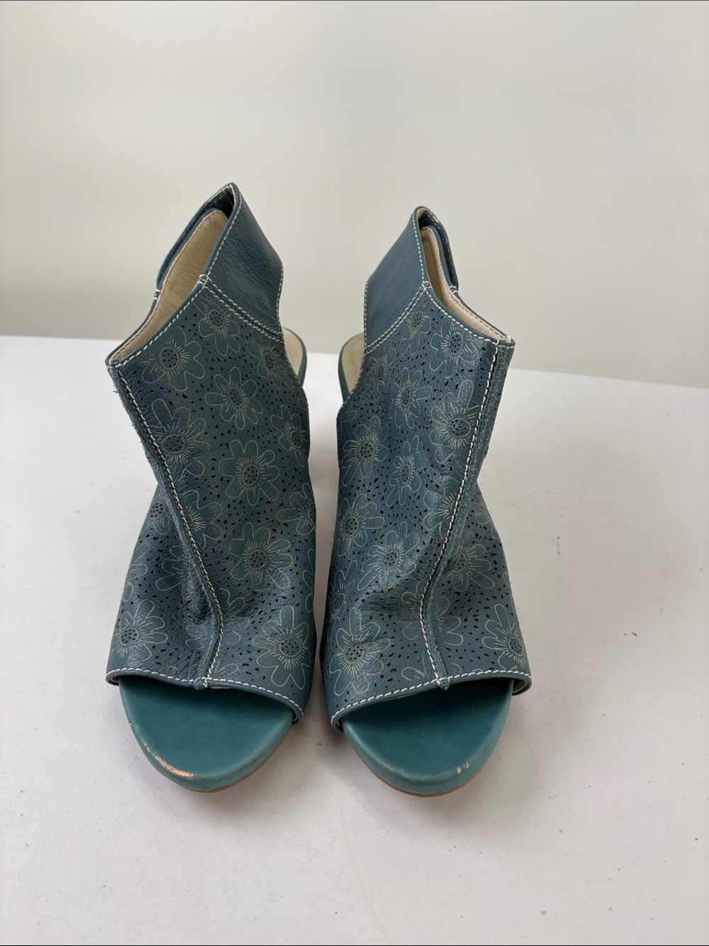 🔔 L'ATISTE Teal Floral Laser-Cut Peep-Toe Mules